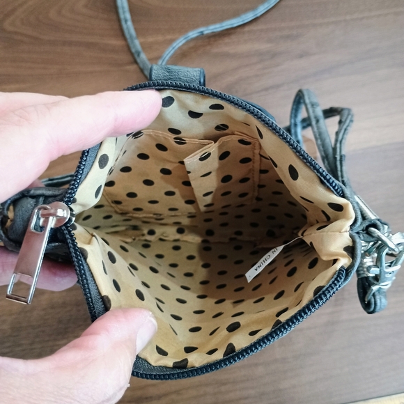 Elegant Gray Crossbody Bag with Floral Accent - Picture 6 of 6